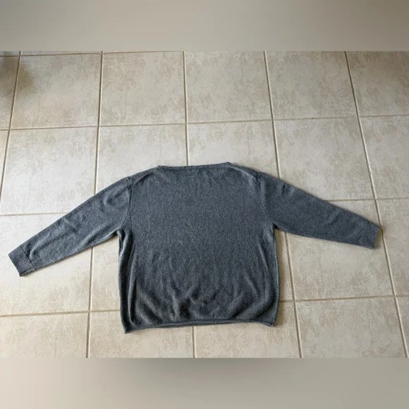 Urban Outfitters Kimchi Blue NWOT Grey Sweater - size large - Picture 3 of 5